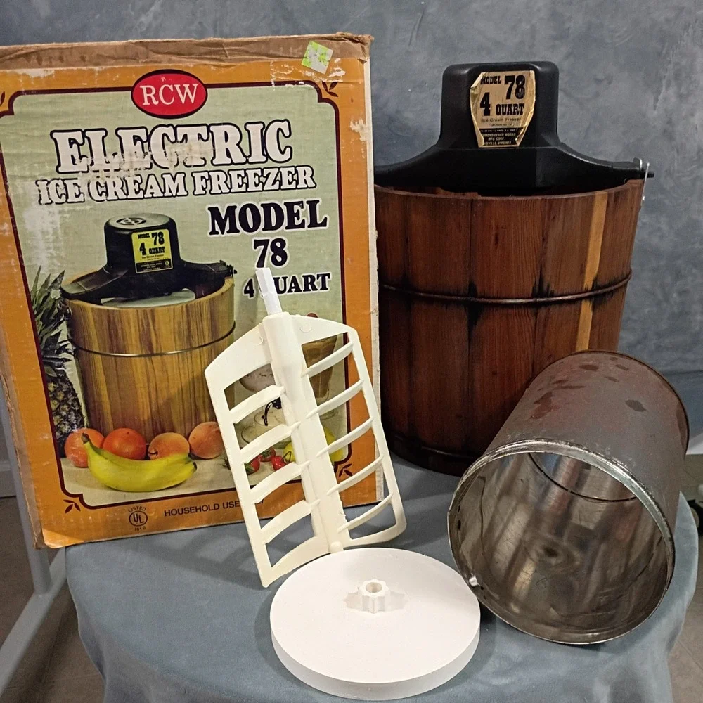 RCW Richmond Cedar Works Electric Ice Cream Freezer Model 78 4 Quart Wood Bucket